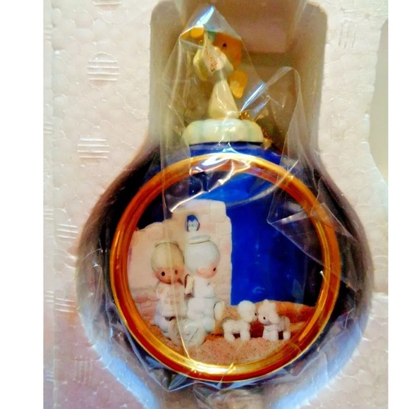 Vintage Precious Moments "A Savior Is Born"
Heirloom Ornaments - NIB -Set #68826 - Picture 2 of 6